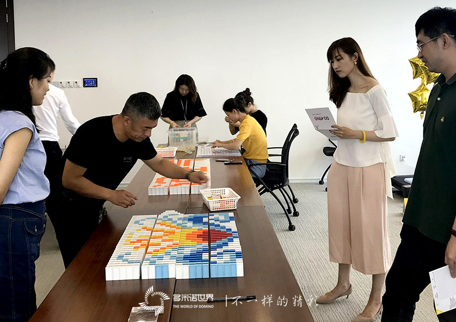 激情挑战桌上创意多米诺