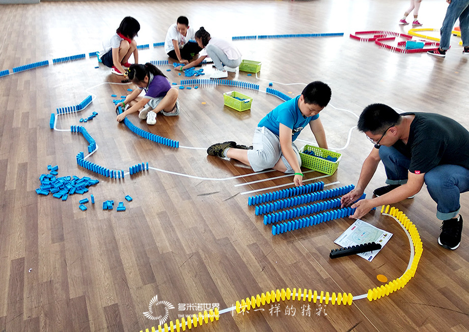 多米诺骨牌启动2018武汉全国科普日活动