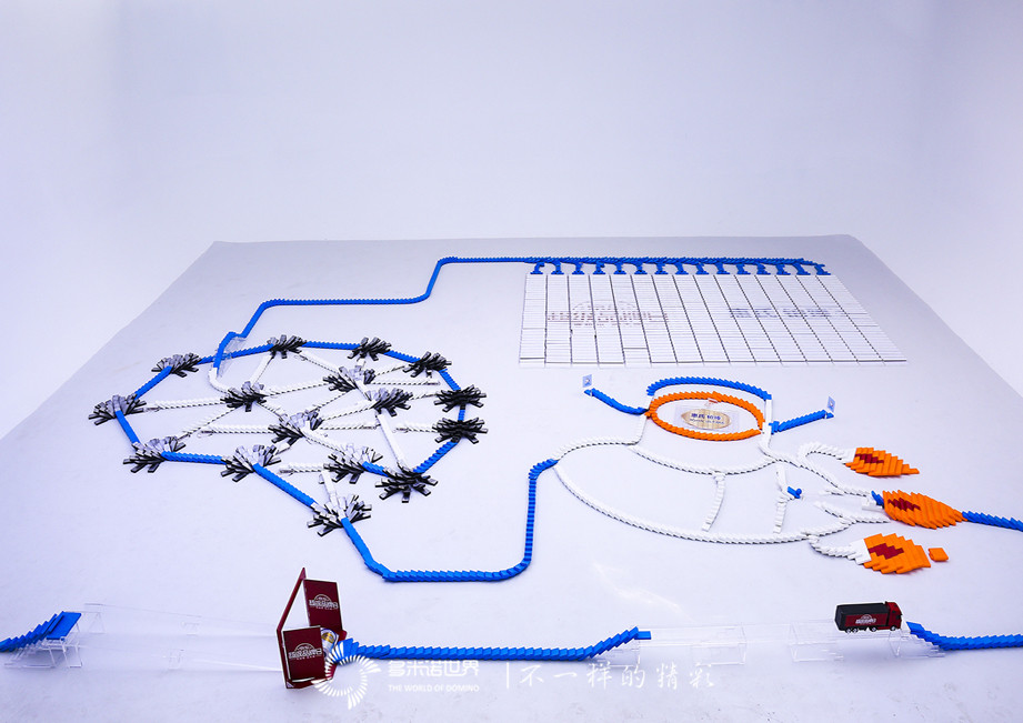 萌娃推动多米诺，迎接“惠氏铂臻京东超级品牌日”