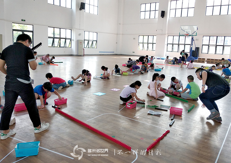 多米诺骨牌启动2018武汉全国科普日活动