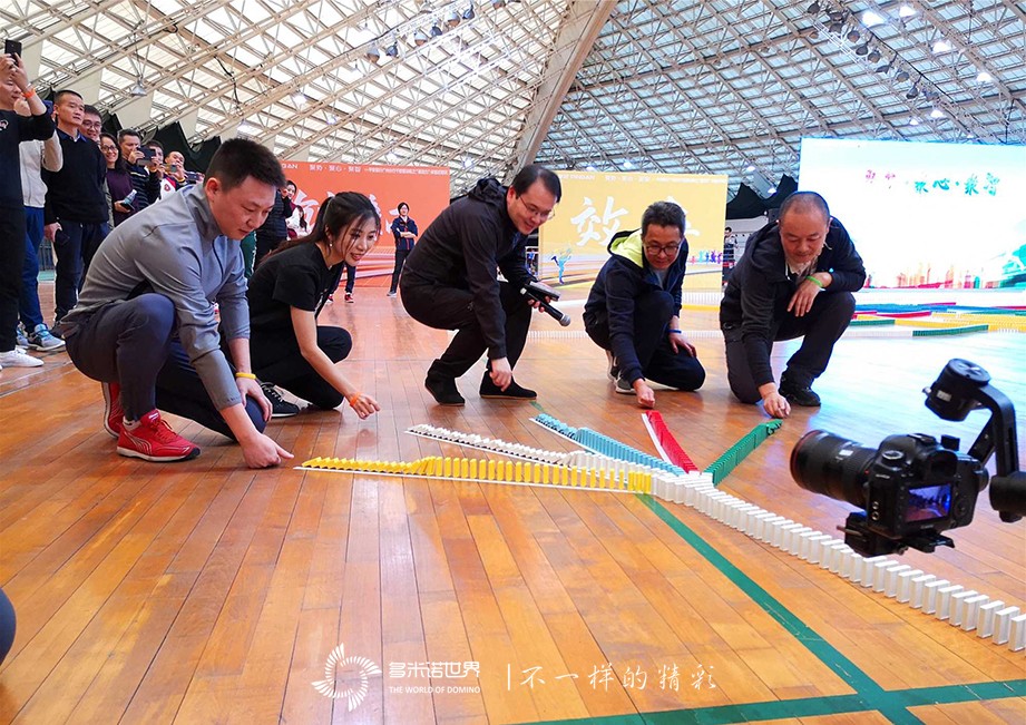 平安银行广州分行干部训练营三小时挑战45000枚多米诺骨牌