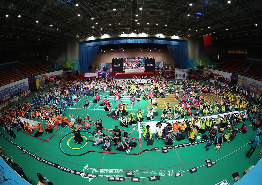 联想BT/IT多米诺团队大挑战创吉尼斯世界纪录