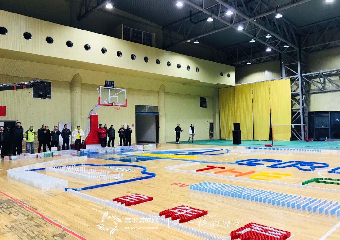 多米诺骨牌团建诠释企业精神