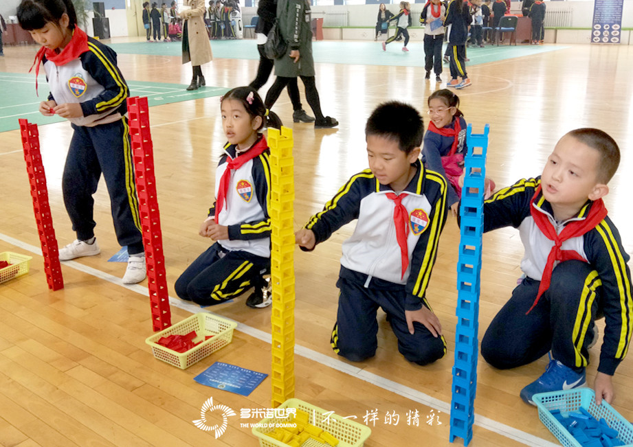 多米诺骨牌走进94中学科技节