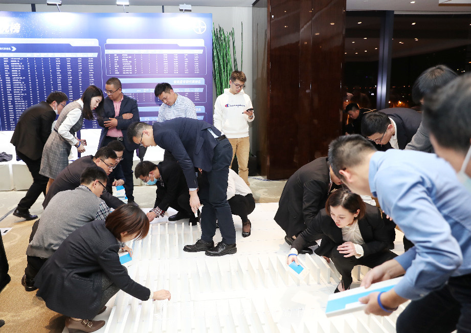 多米诺五地云挑战，拜耳为赢而战