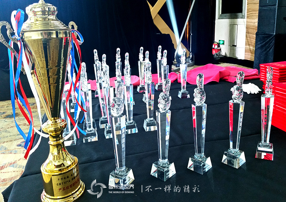 多米诺庆贺“荣耀畅玩4X”销量破千万   