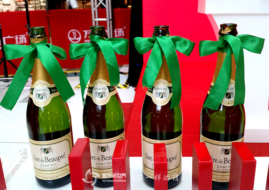 万达多米诺 年中不打烊