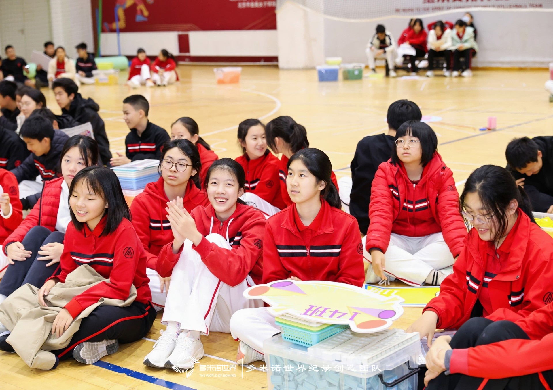 2026届初三学部多米诺共创活动点燃毕业季温情