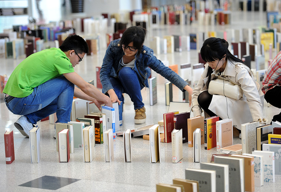 南京举行“图书多米诺骨牌”活动，启动南
